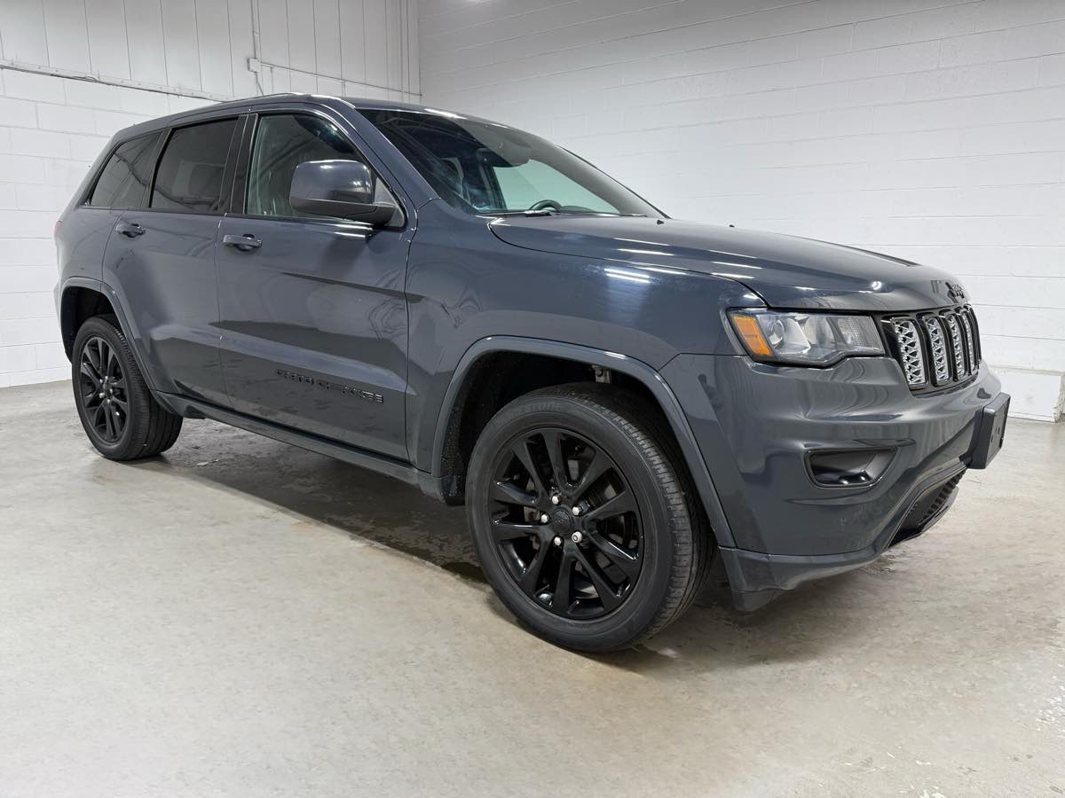 2018 Jeep Grand Cherokee Altitude photo 3