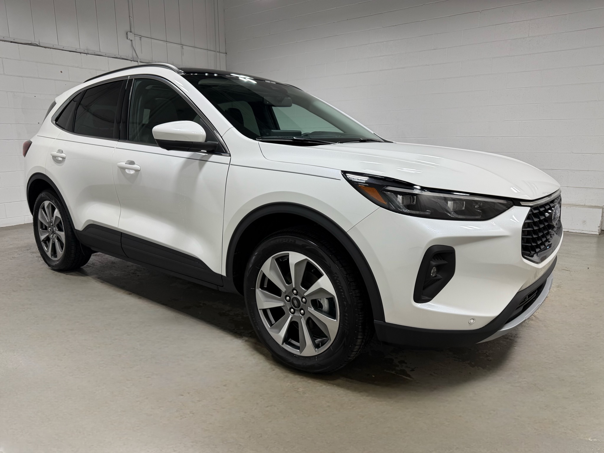 2025 Ford Escape Platinum Premium photo 4