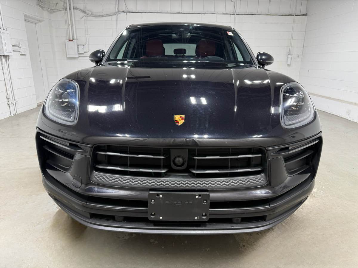 2023 Porsche Macan T photo 3