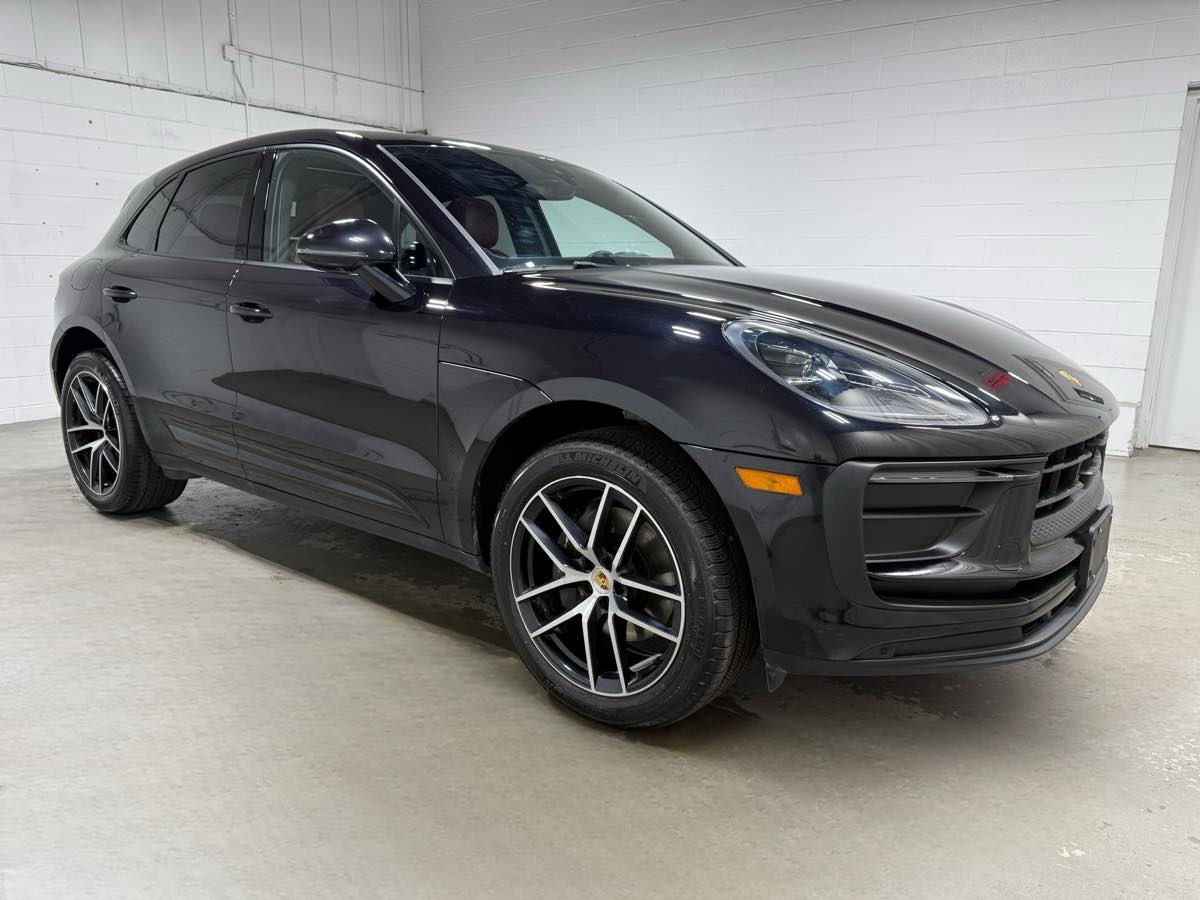 2023 Porsche Macan T photo 4