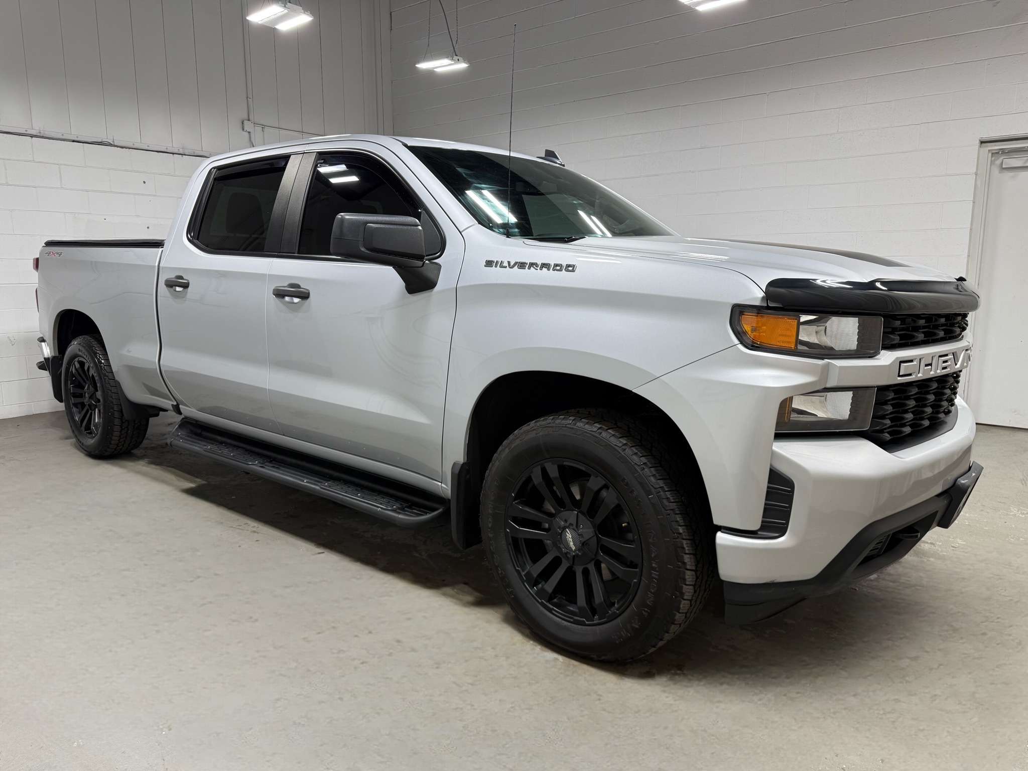 2019 Chevrolet Silverado 1500 Custom photo 2