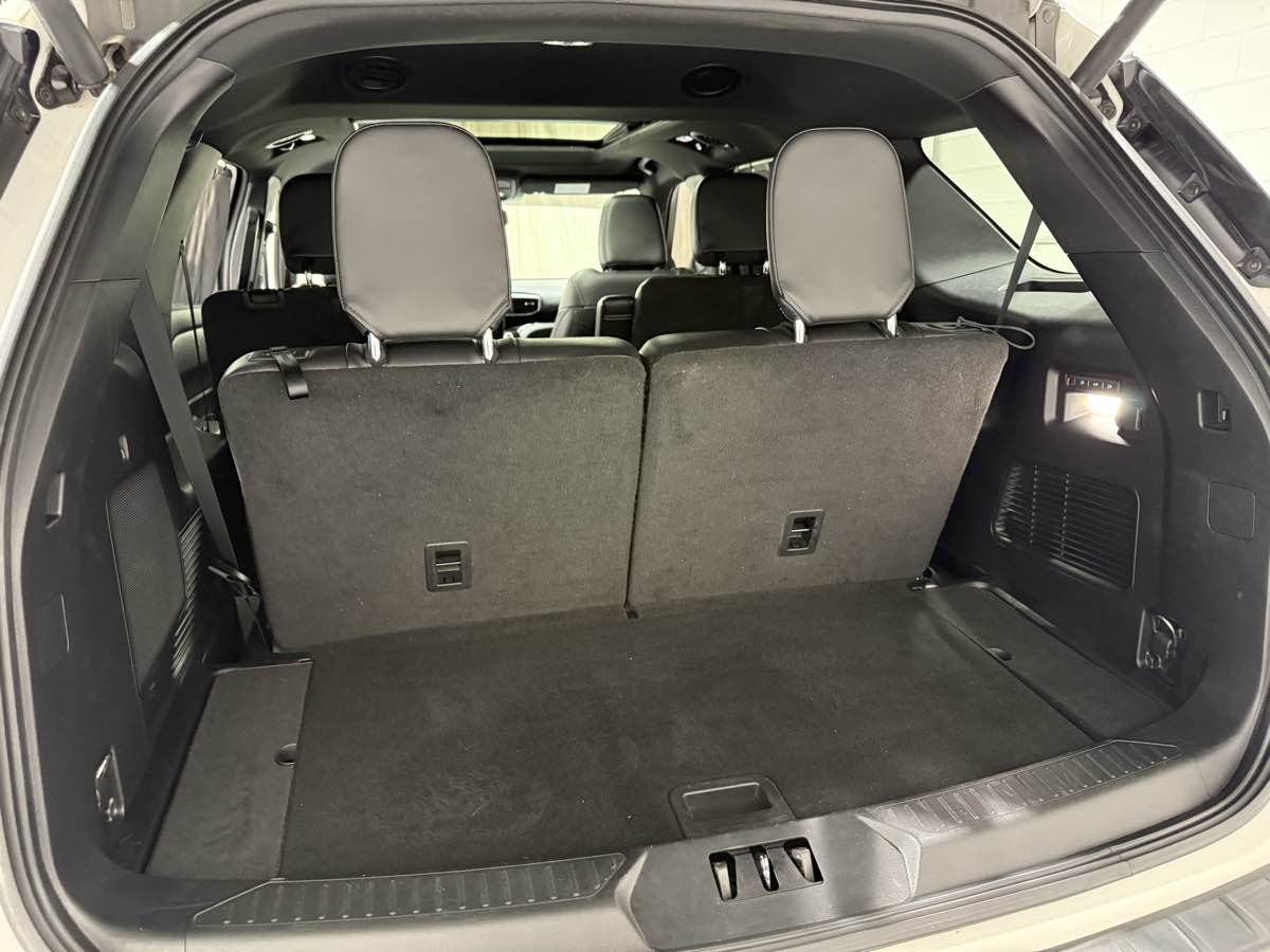 2022 Ford Explorer ST photo 2