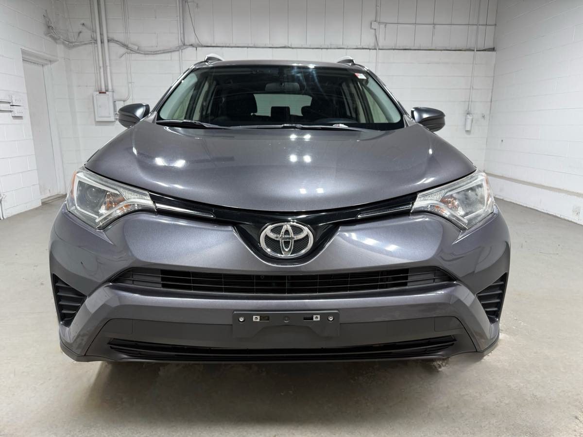 2016 Toyota RAV4 LE photo 3