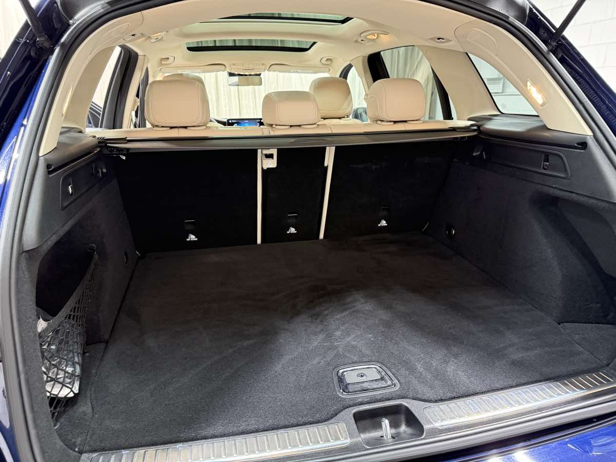 2022 Mercedes Benz GLC 300 4MATIC photo 2