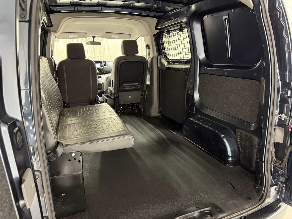 2019 Nissan NV200 SV photo 2