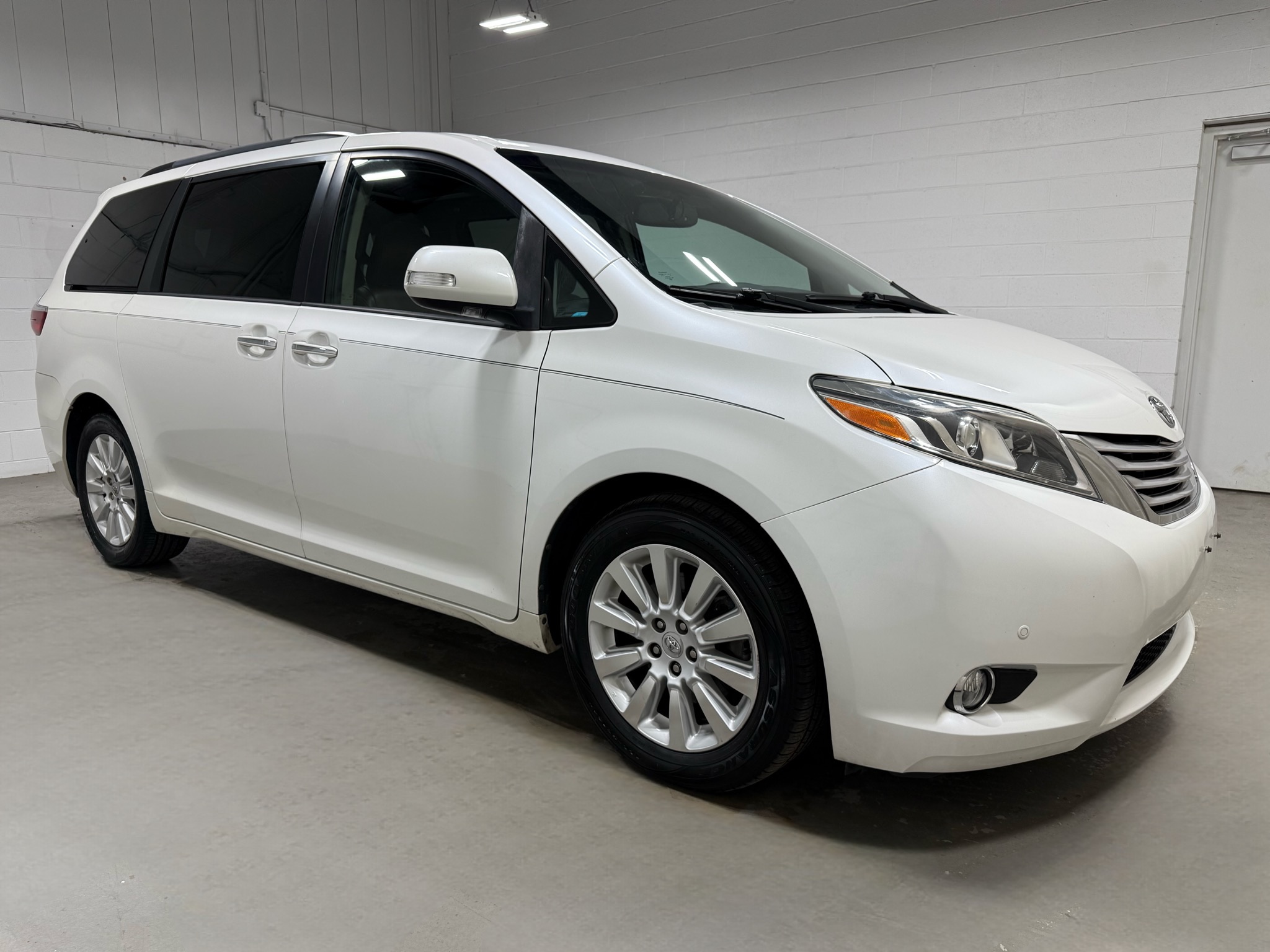 2015 Toyota Sienna Limited photo 4