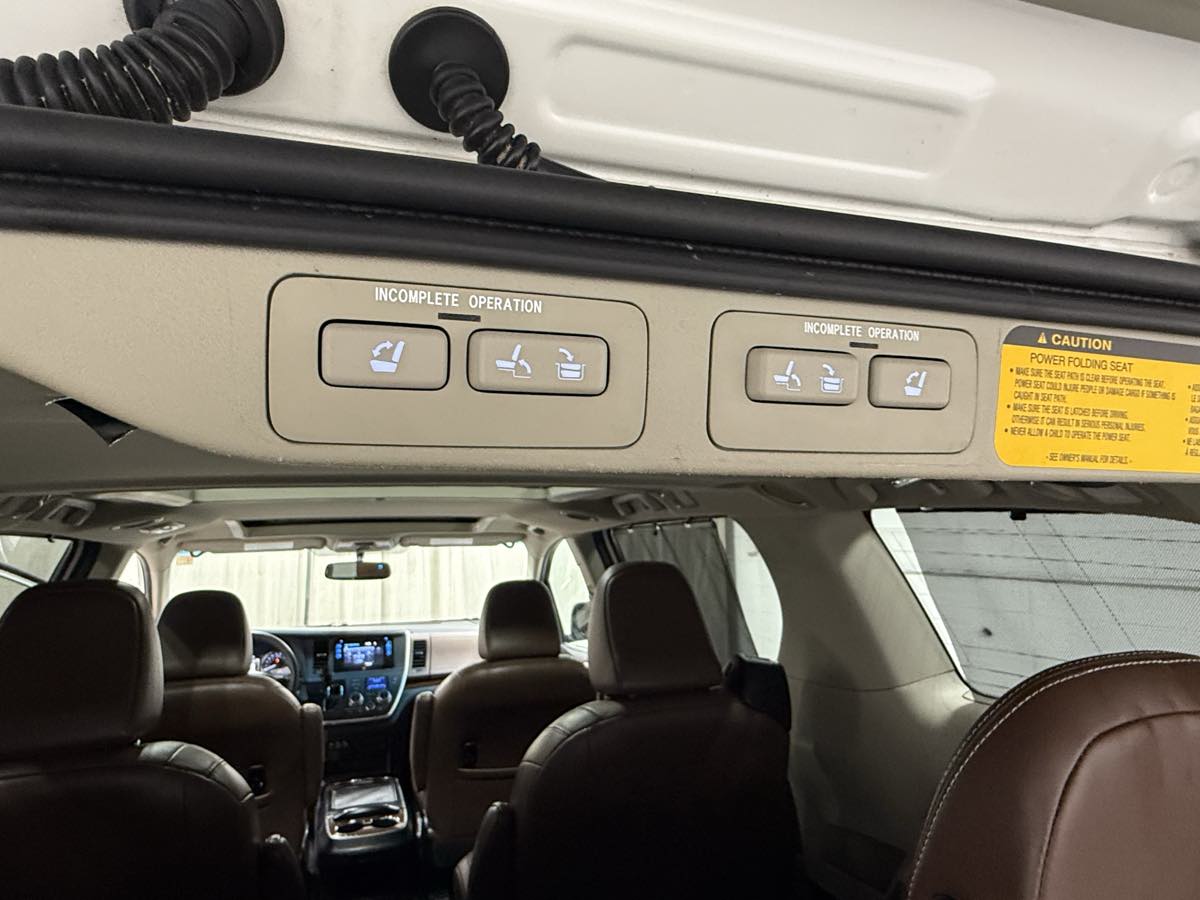 2015 Toyota Sienna Limited photo 2
