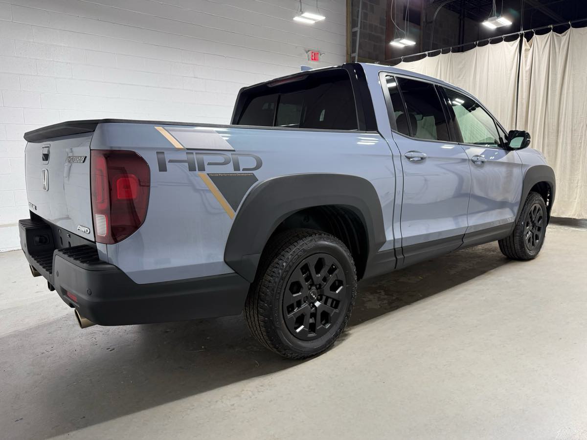 2022 Honda Ridgeline Black Edition photo 4