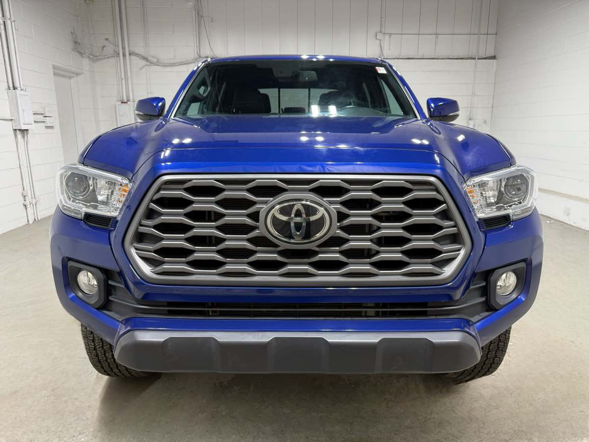 2023 Toyota Tacoma TRD V6 photo 2