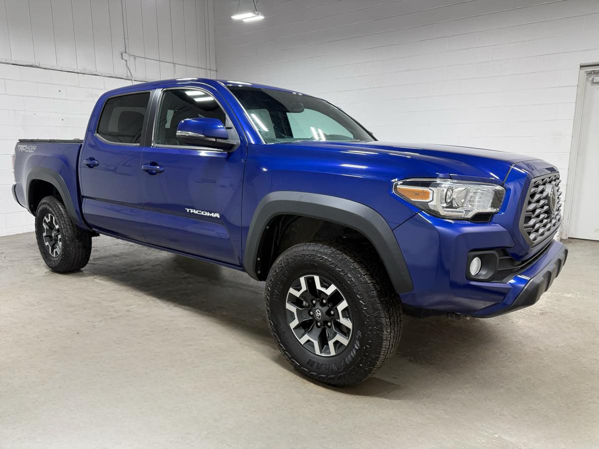 2023 Toyota Tacoma TRD V6 photo 3