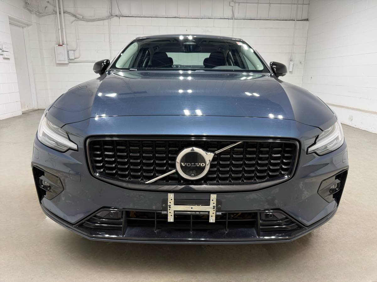 2024 Volvo S60 Plus photo 3