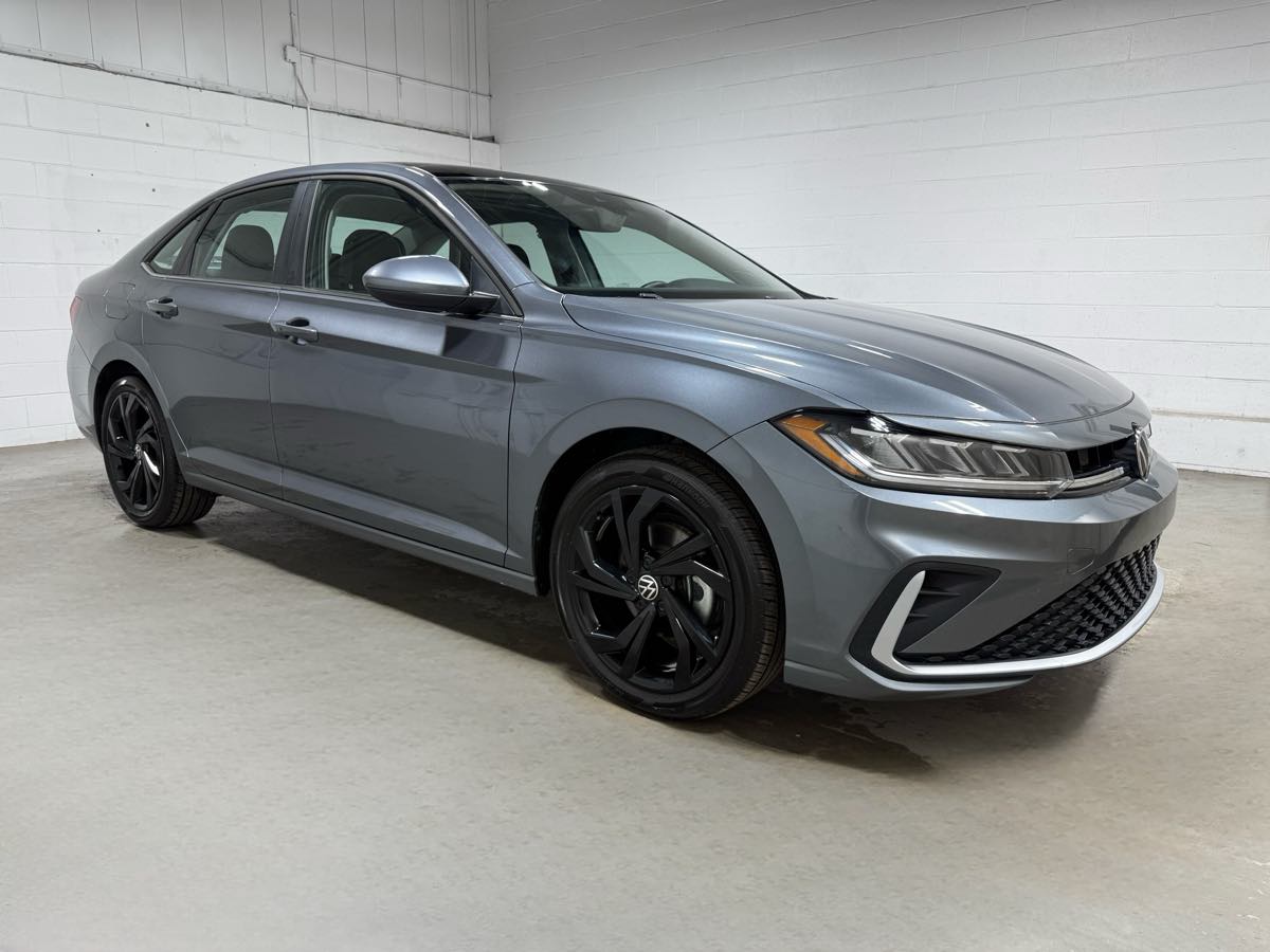 2025 Volkswagen Jetta SE photo 4