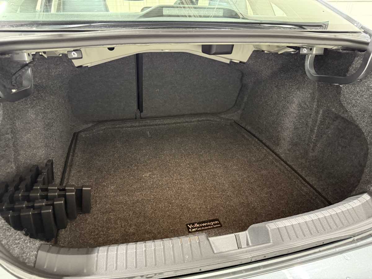 2025 Volkswagen Jetta SE photo 2