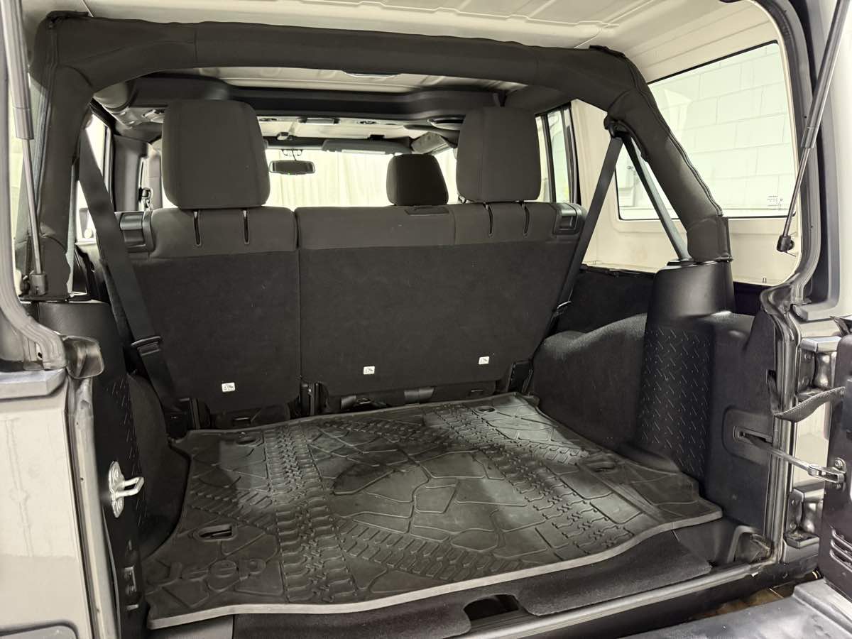 2014 Jeep Wrangler Unlimited Sport photo 2