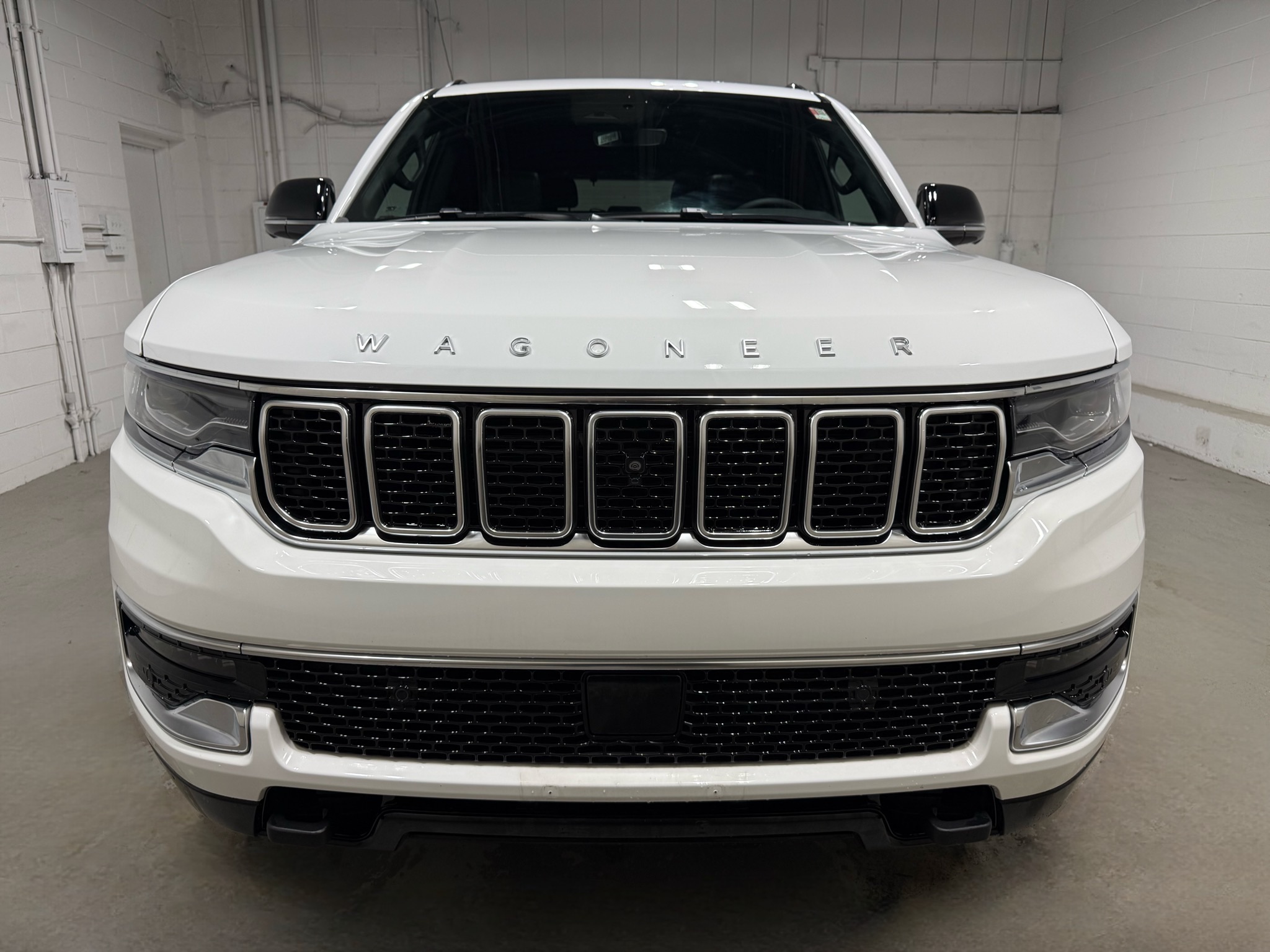 2024 Jeep Wagoneer Base photo 2