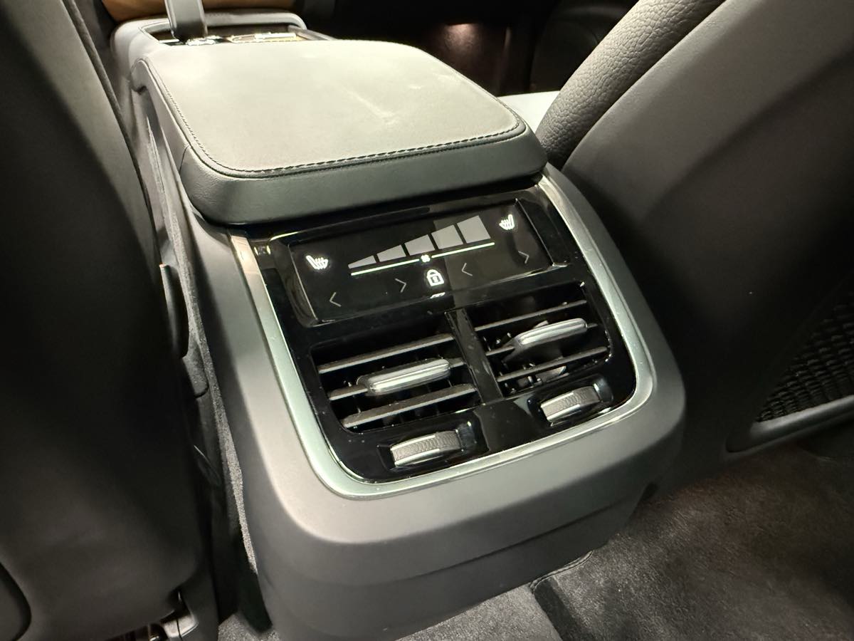 2024 Volvo XC90 Plus - Photo 17