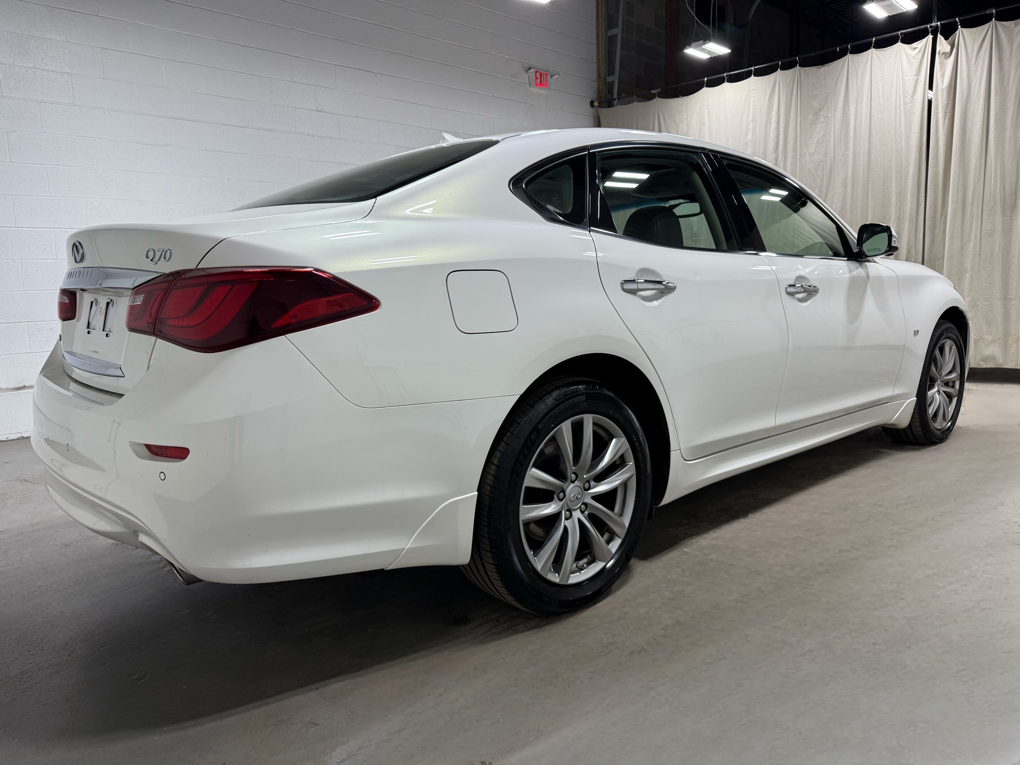 Sold 2015 INFINITI Q70 Premium and Technology Packages w/ 3.7L V6