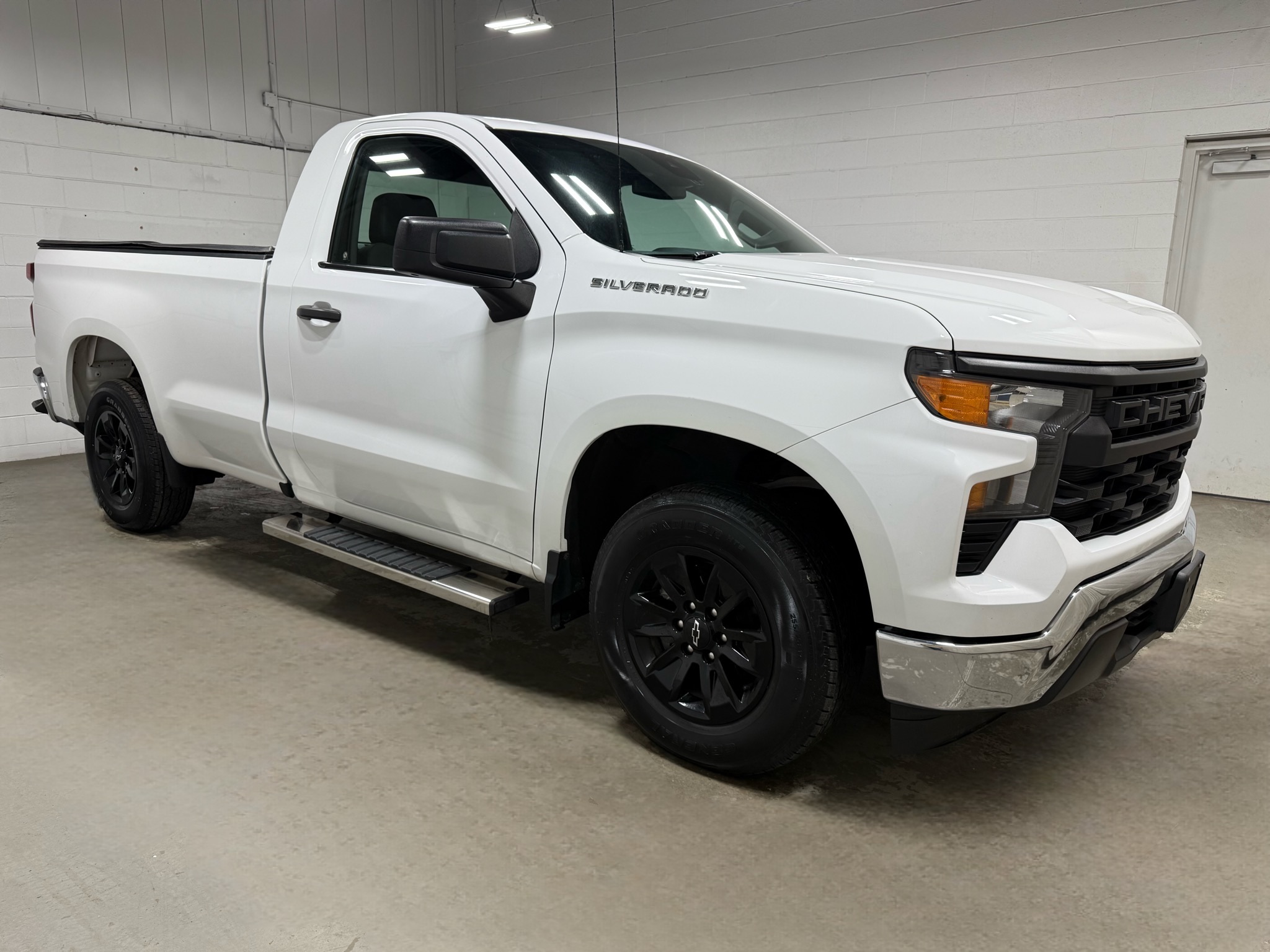 View vehicle photo 3