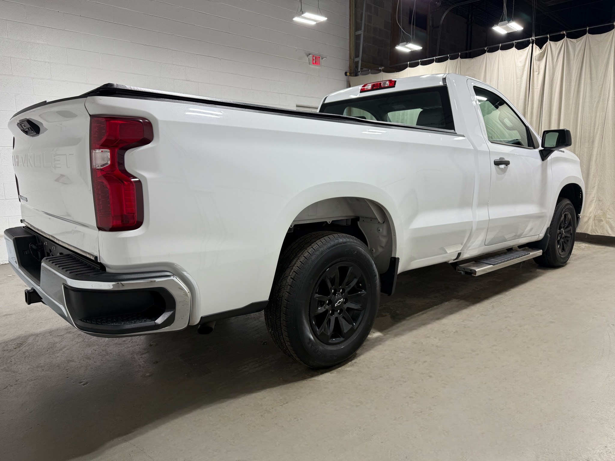 View vehicle photo 4