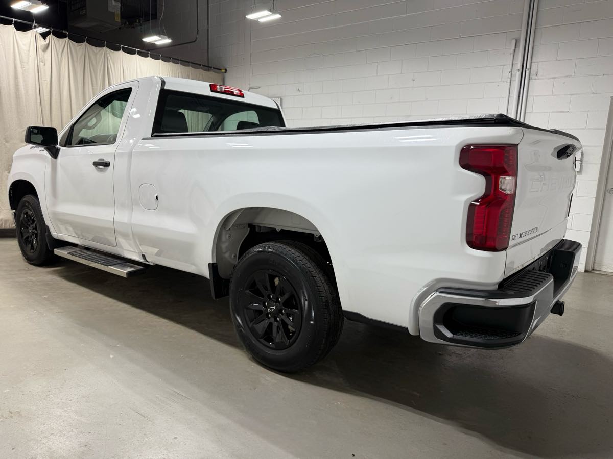 View vehicle photo 5