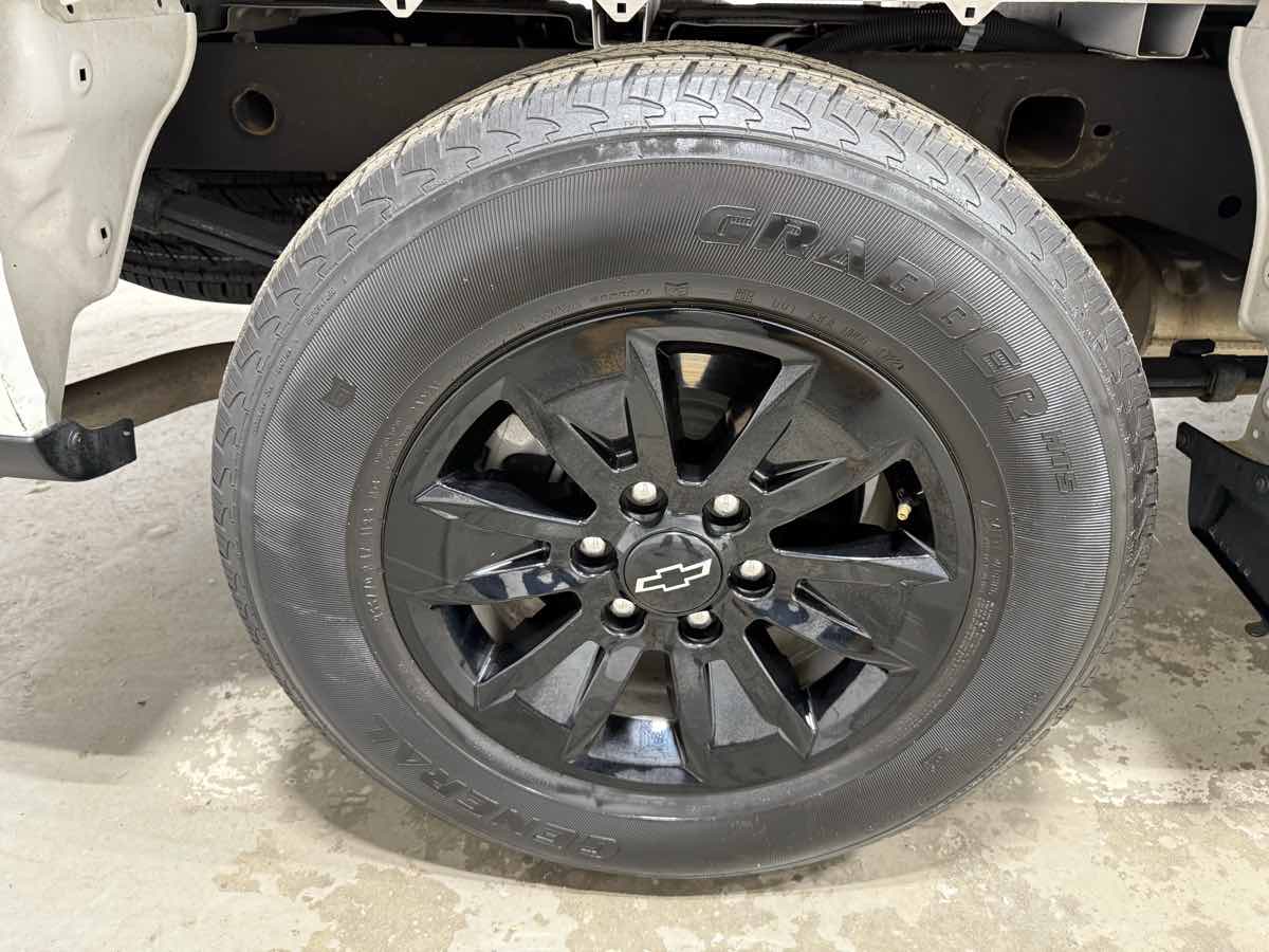 View vehicle photo 7