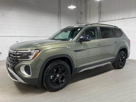 2025 Volkswagen Atlas 2.0T Peak Edition w/ 2nd Row Captain's Chairs
