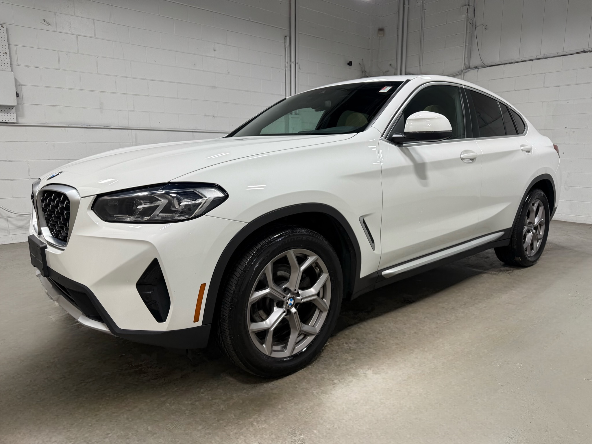 2023 BMW X4 xDrive30i's photo