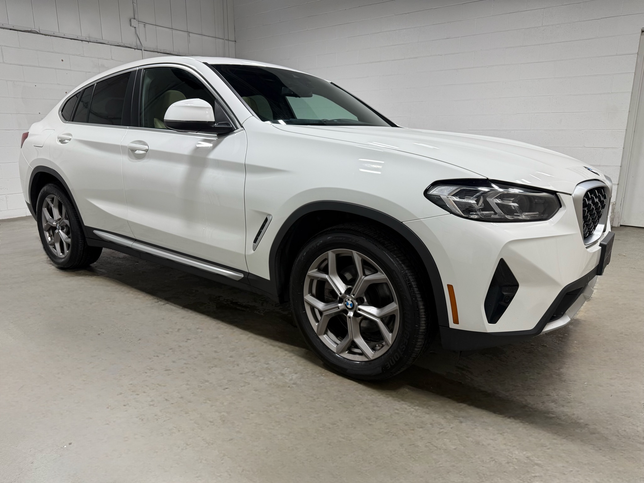 2023 BMW X4 30i - Photo 3