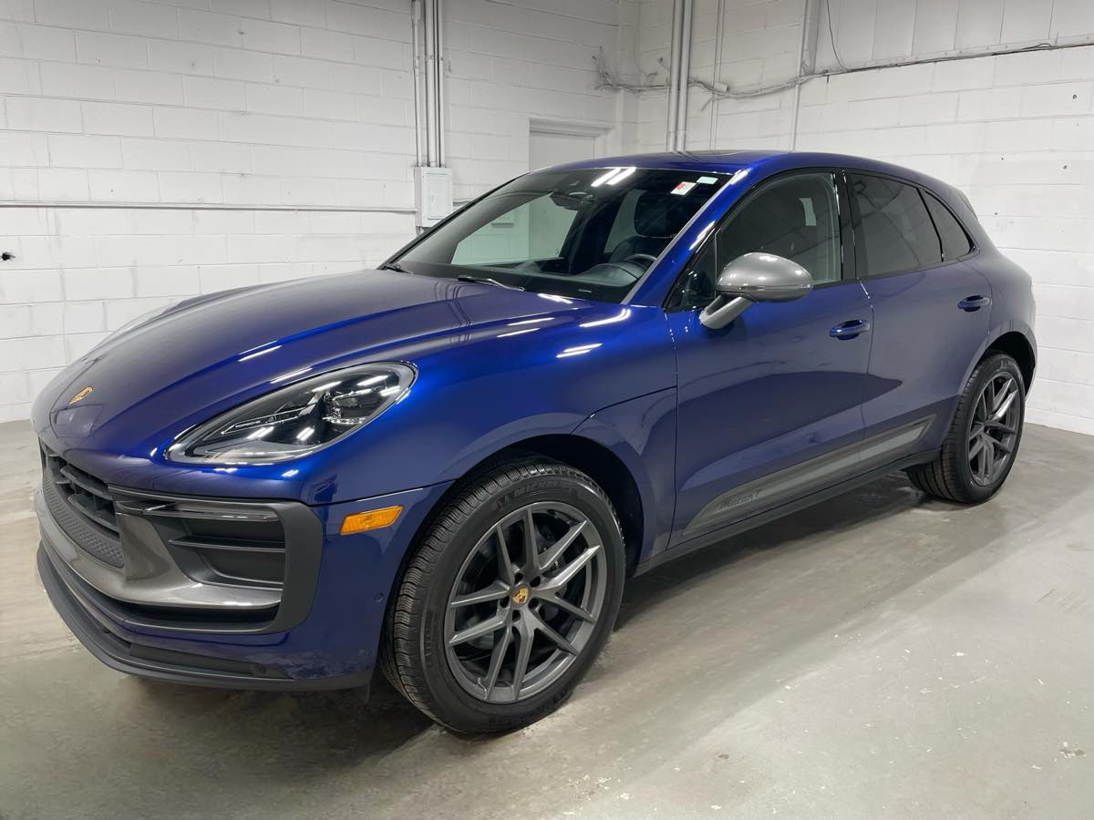 2024 Porsche Macan T T in Gentian Blue Premium PLUS