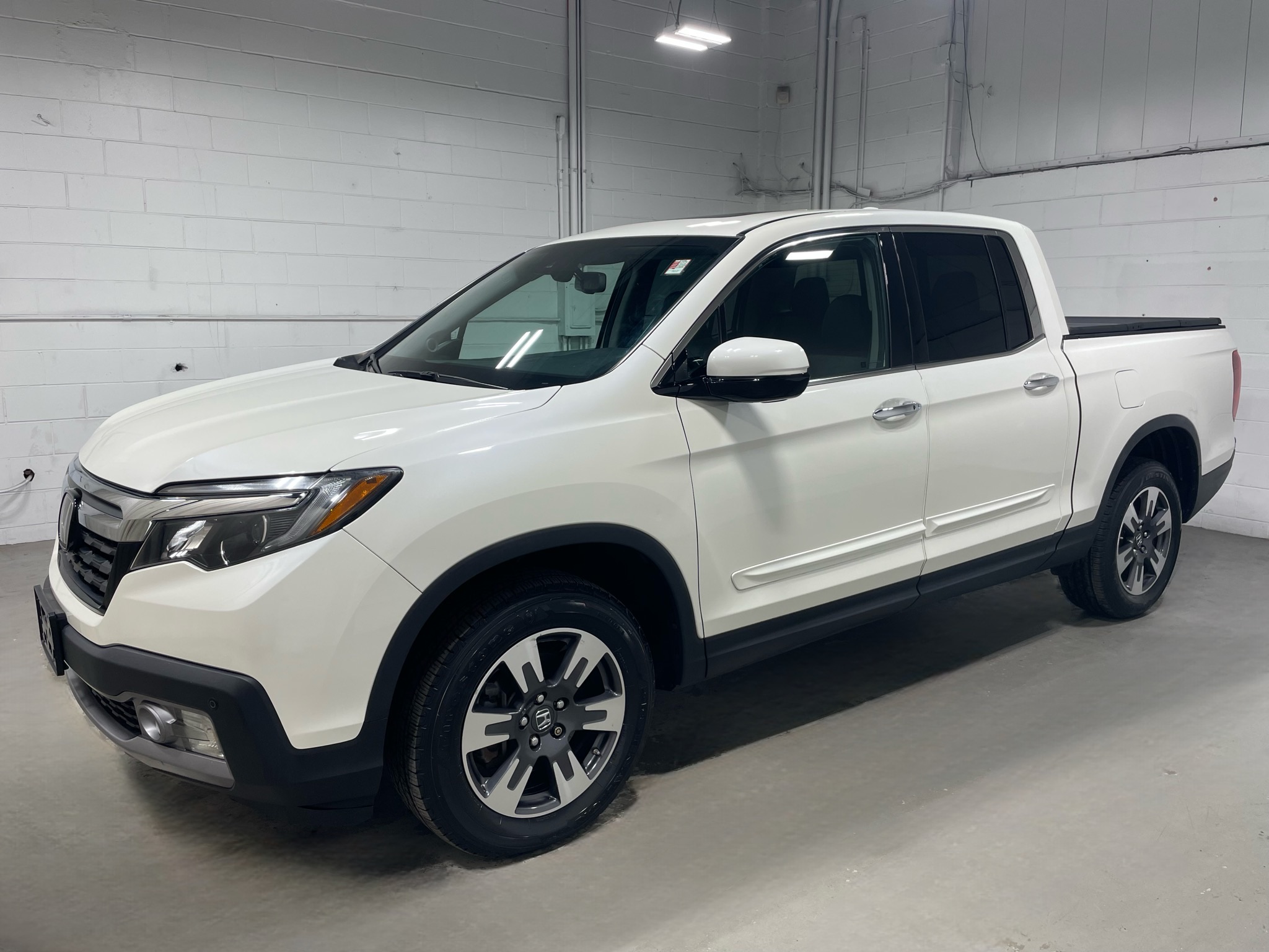 White Diamond Pearl 2017 Honda Ridgeline Pickup Truck All-Wheel Drive Automatic