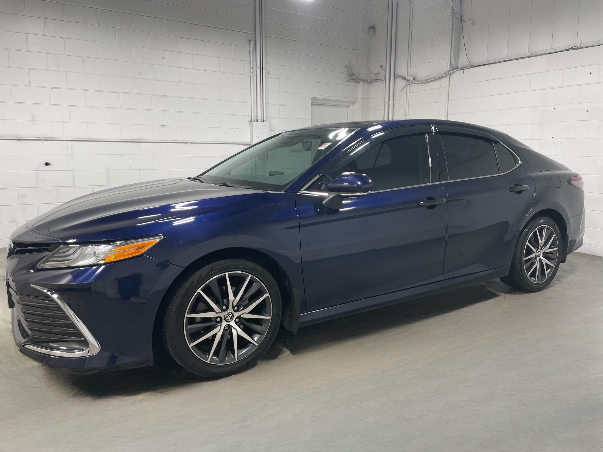 2022 Toyota Camry XLE AWD w/ Panoramic Roof, 34MPG