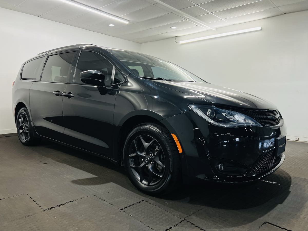 2019 Chrysler Pacifica Touring L Plus  S SPORT, PANO ROOF. SAFETY PACK