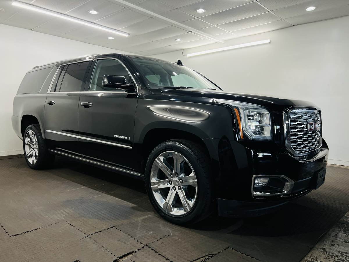 2020 GMC Yukon XL Denali PREMUM with Tow and Rear Seat Entertainment