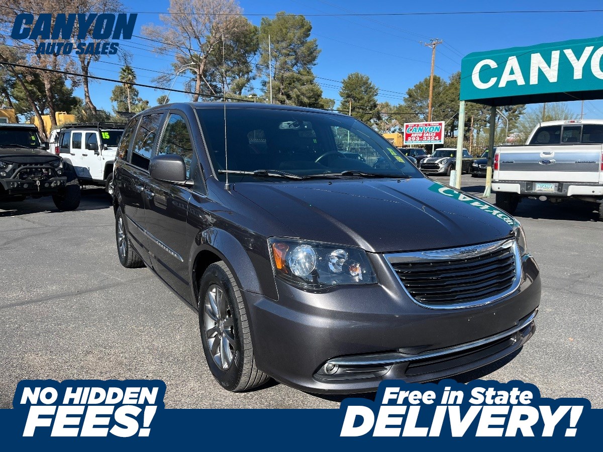 2016 Chrysler Town & Country S