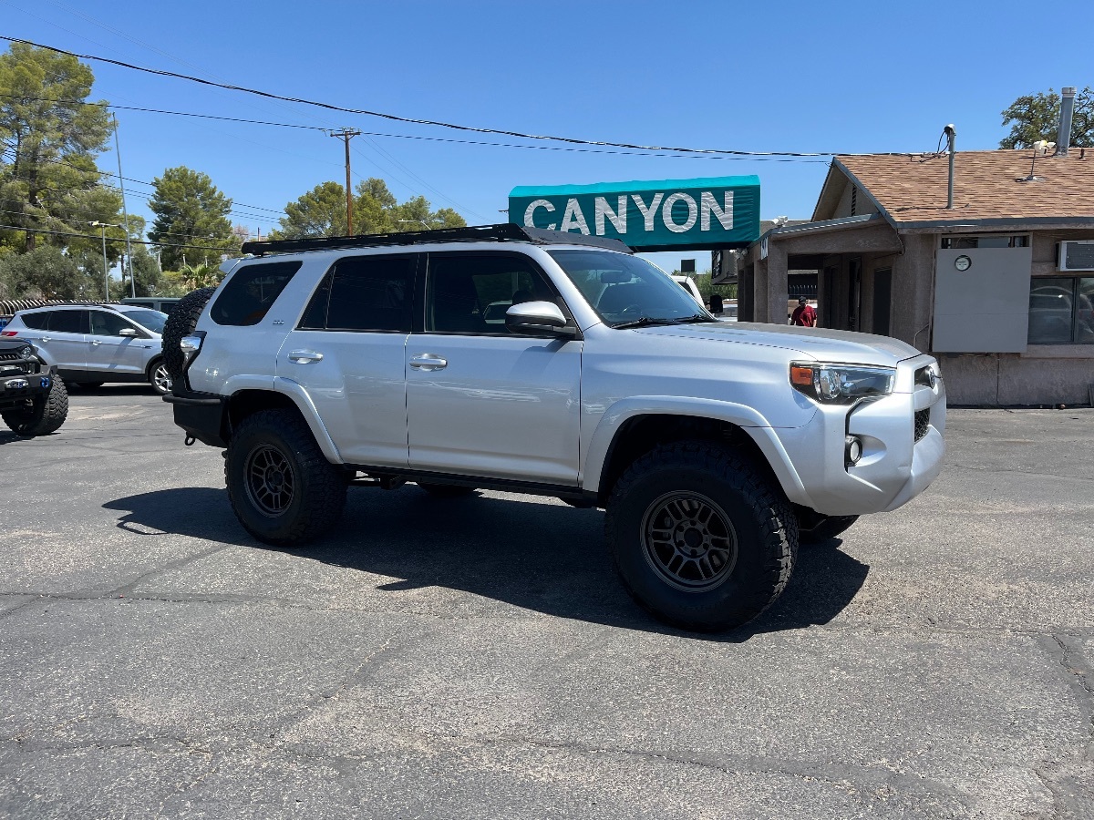 2016 Toyota 4Runner SR5 photo 2