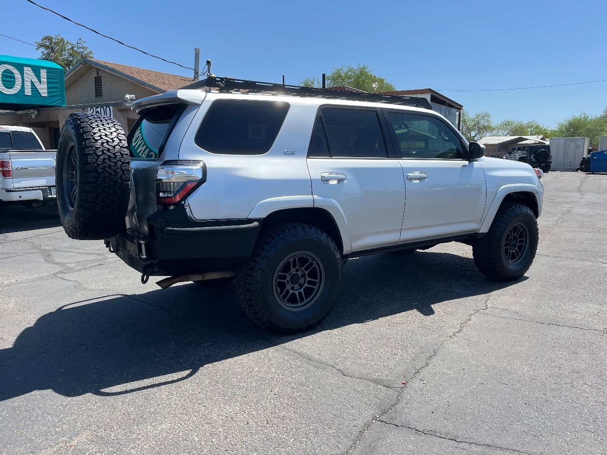 2016 Toyota 4Runner SR5 photo 4