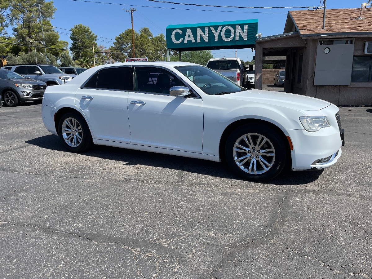 2016 Chrysler 300 photo 2
