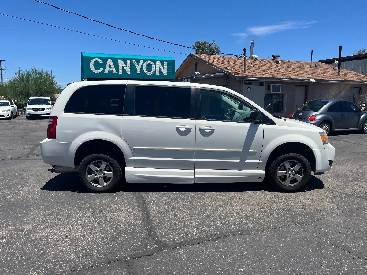 2010 Dodge Grand Caravan SE photo 2