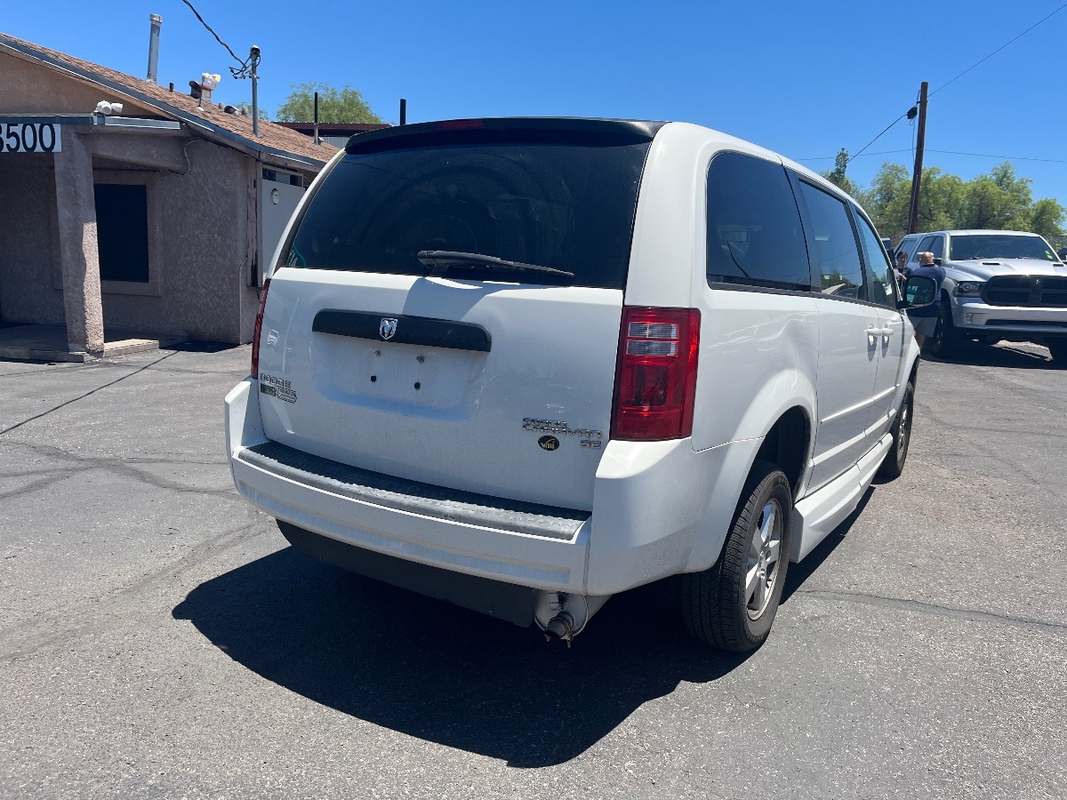 2010 Dodge Grand Caravan SE photo 3