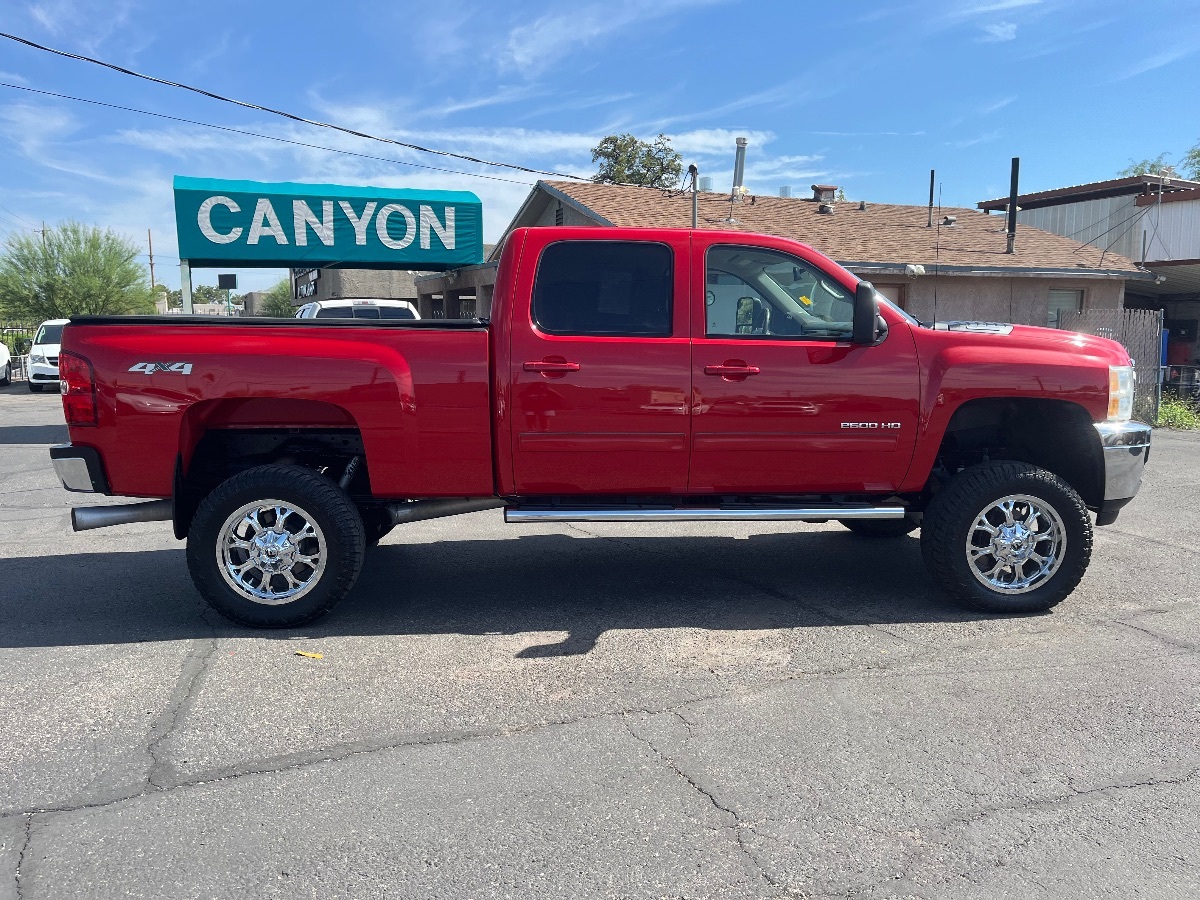 2011 Chevrolet Silverado 2500HD LTZ photo 3