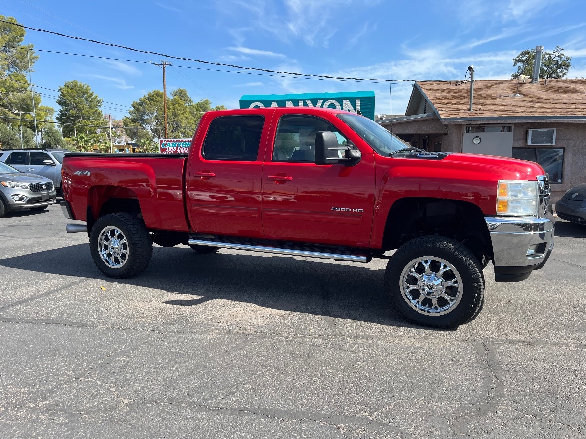 2011 Chevrolet Silverado 2500HD LTZ photo 2