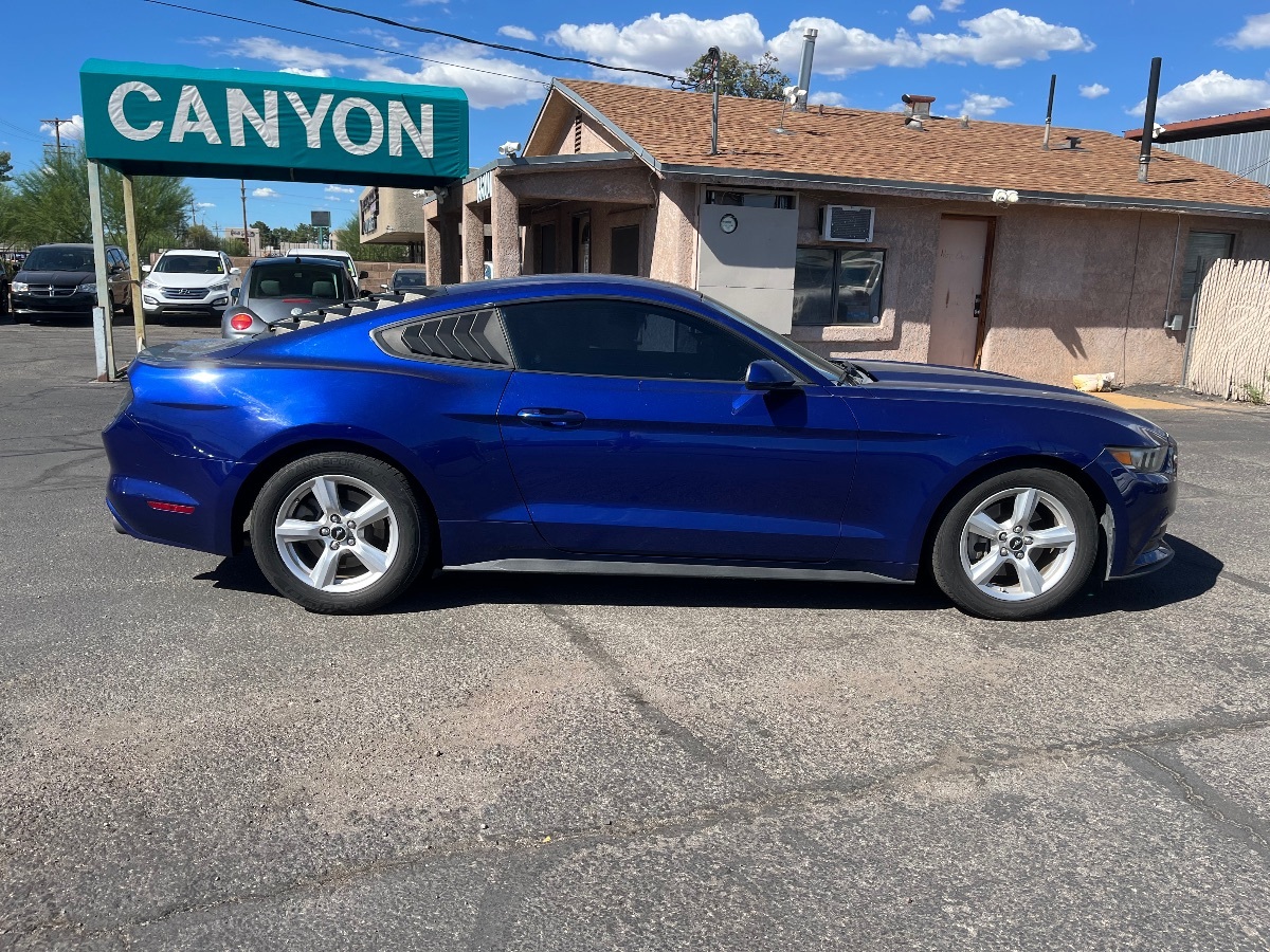 2016 Ford Mustang V6 photo 2