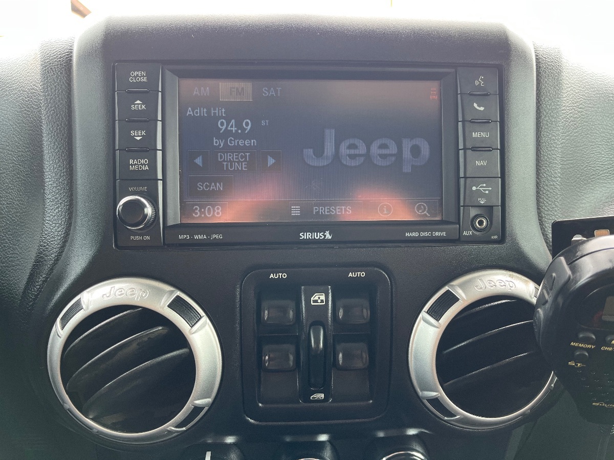 2015 Jeep Wrangler Unlimited Rubicon Hard Rock photo 13