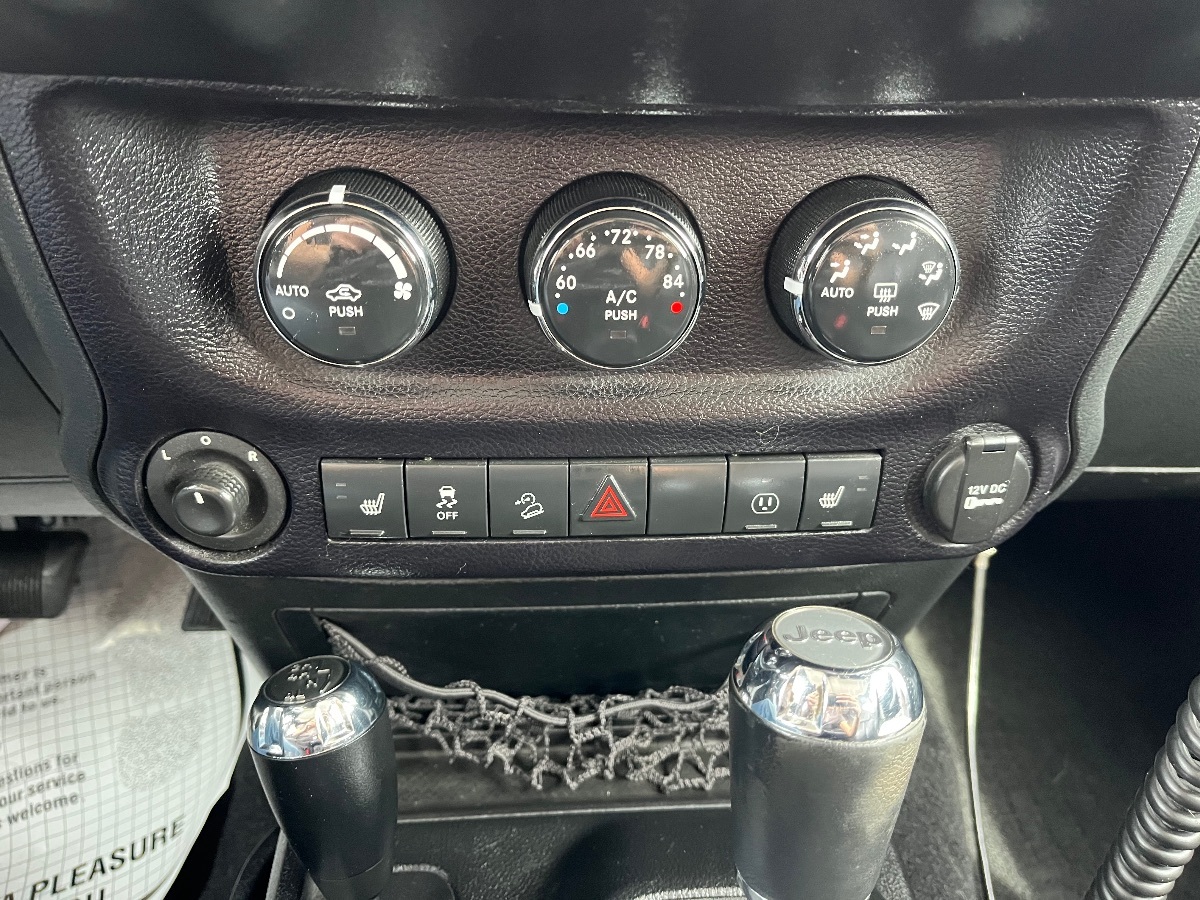2015 Jeep Wrangler Unlimited Rubicon Hard Rock photo 15