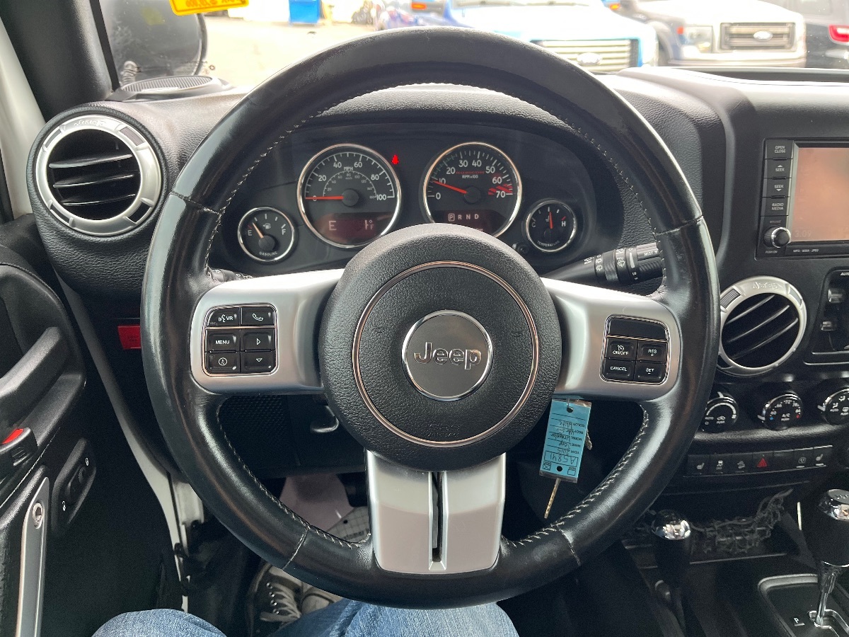2015 Jeep Wrangler Unlimited Rubicon Hard Rock photo 17