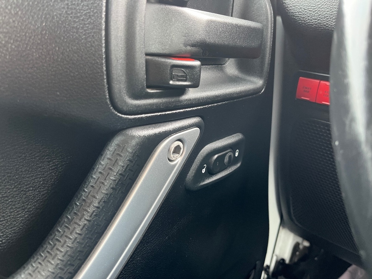 2015 Jeep Wrangler Unlimited Rubicon Hard Rock photo 22