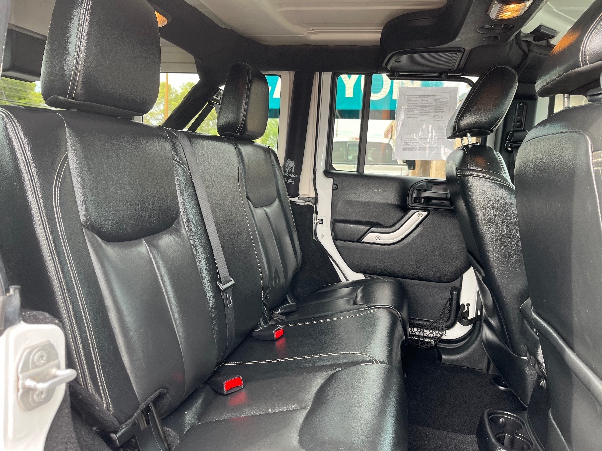 2015 Jeep Wrangler Unlimited Rubicon Hard Rock photo 32