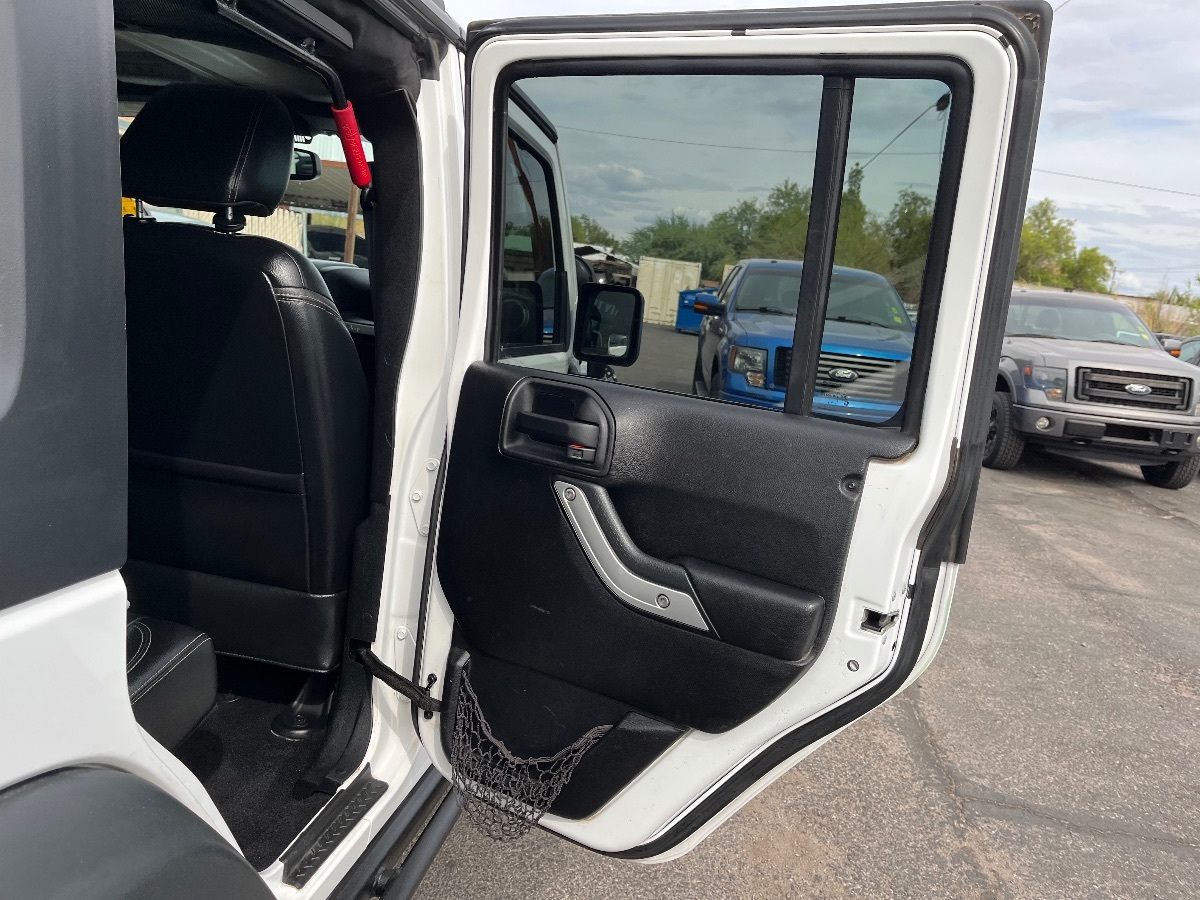 2015 Jeep Wrangler Unlimited Rubicon Hard Rock photo 33