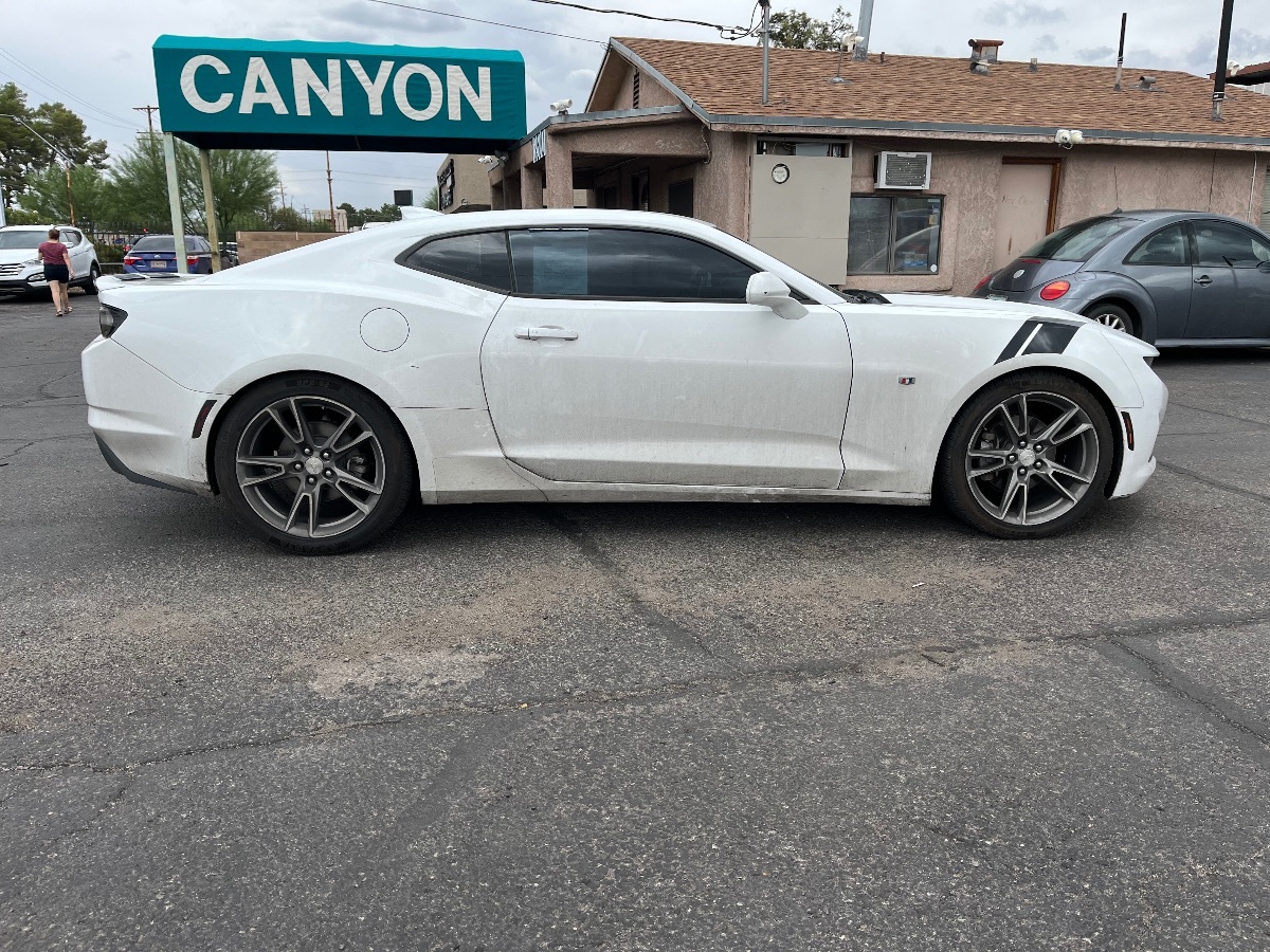 2019 Chevrolet Camaro 1LT RS photo 2