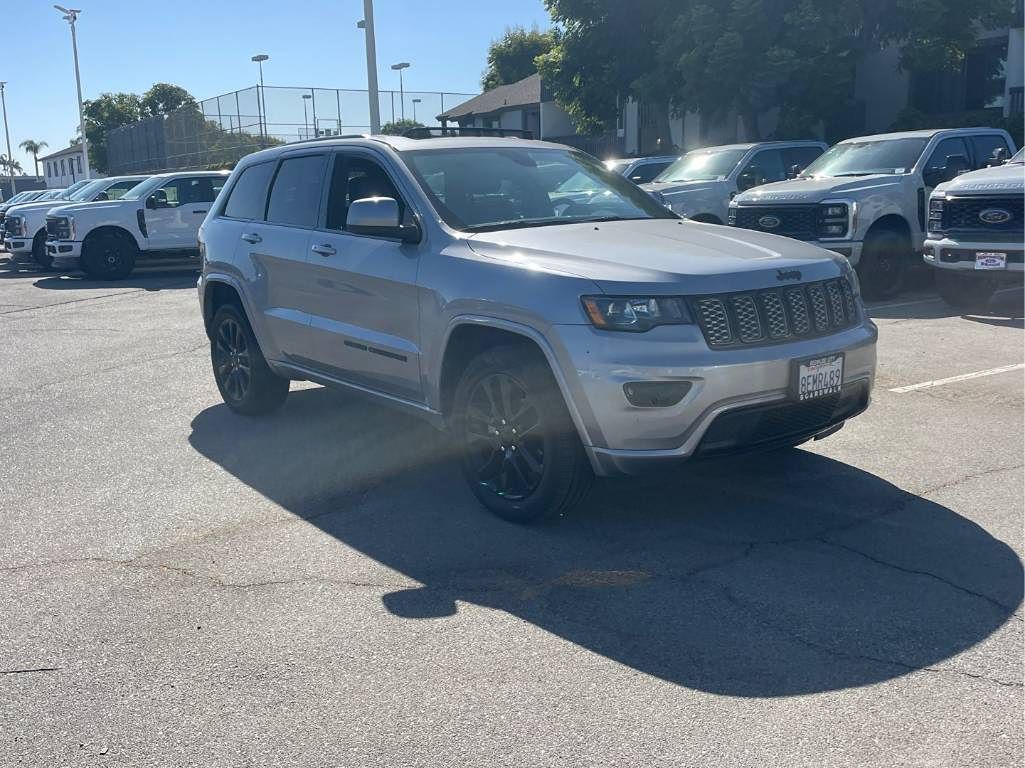 2018 Jeep Grand Cherokee Altitude photo 3